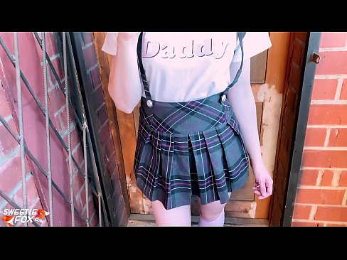 ❤️ Skolejente suger pikken hennes dypt og knuller i stedet for klasser. ❤❌ Jævla video  hos oss